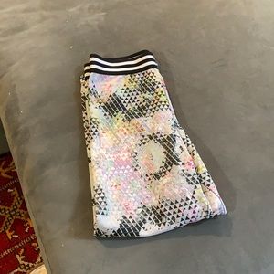 ONZIE yoga pants, size M/L